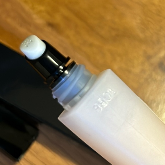 Brand New in Box Chanel L'HUILE CAMÉLIA Hydrating and Fortifying Oil - Picture 9 of 9